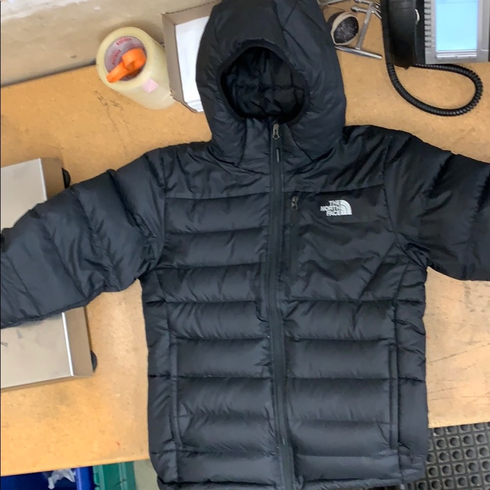 Men’s size small Aconcagua puffer hoodie